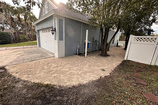 Residential Property in Wesley Chapel Florida In Need of Mulch for Its Lawn